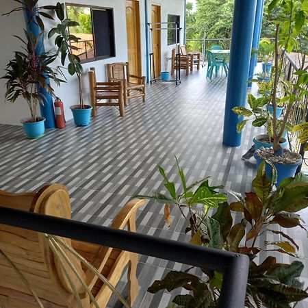 Happy Bear Moalboal Budget Rooms Екстер'єр фото