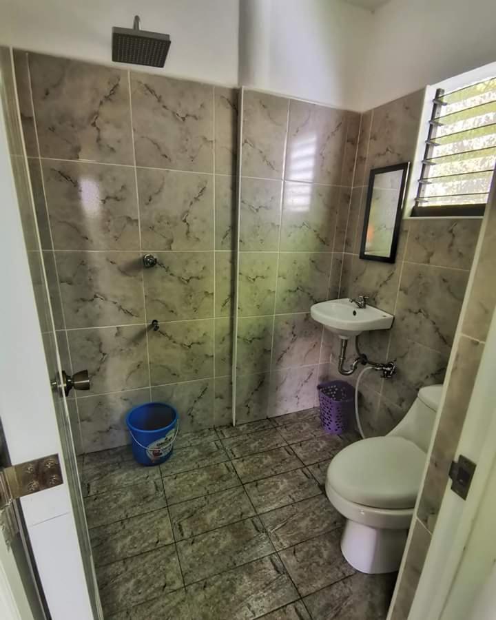 Happy Bear Moalboal Budget Rooms Екстер'єр фото