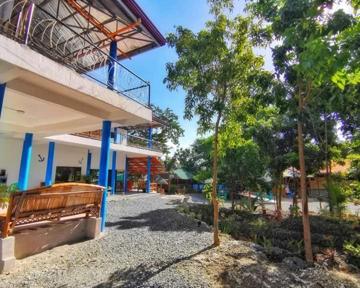Happy Bear Moalboal Budget Rooms Екстер'єр фото